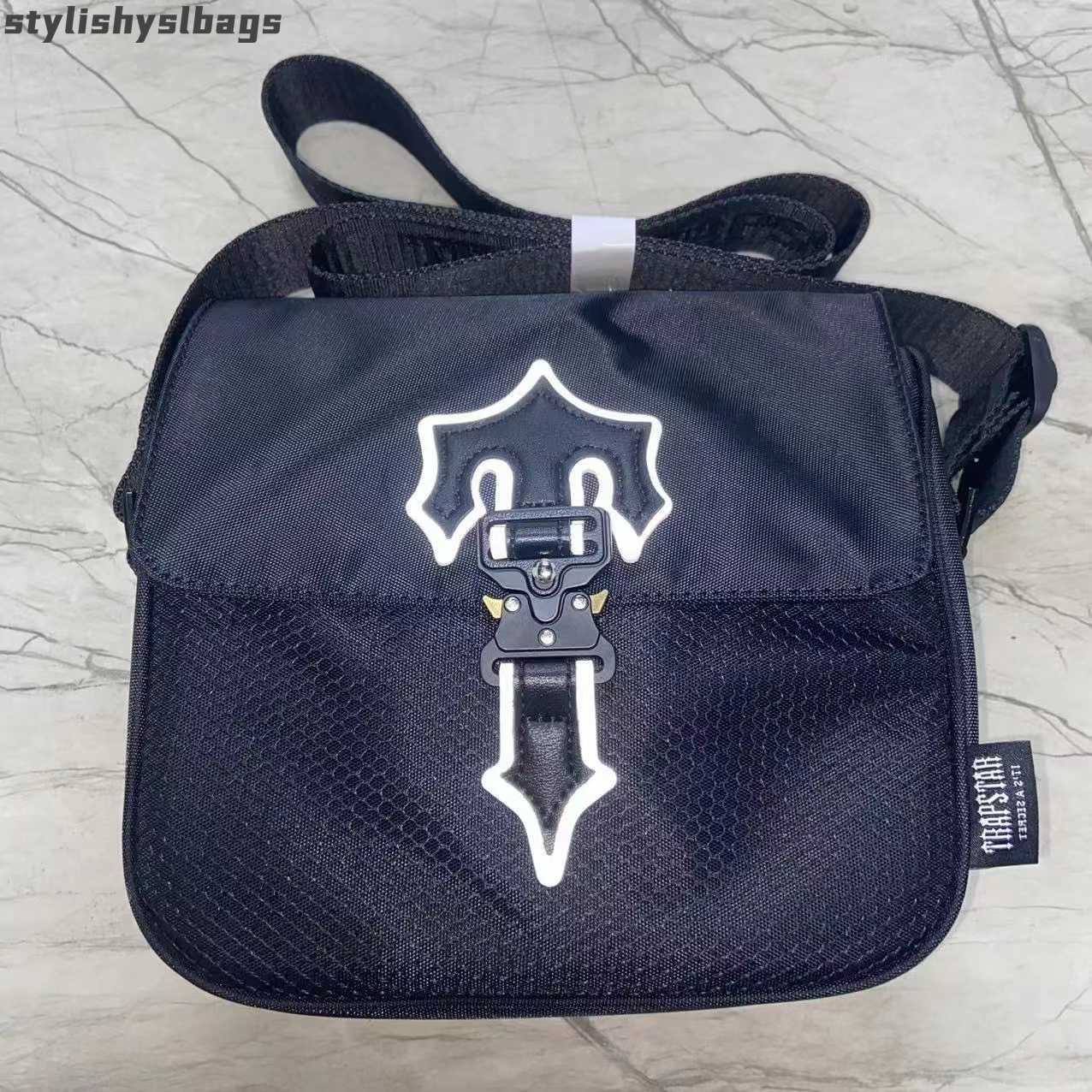2023 Cross Body Trapstar Messenger Womens Mens Bag Trapstars Luxury Designer Crossbody Bag Classic Handbag Shoulder Clutch Waterproof 010523H, Blue
2023 Cross Body Trapstar Messenger Womens Mens Bag Trapstars Luxury Designer Crossbody Bag Classic Handbag Shoulder Clutch Waterproof 010523H, Blue