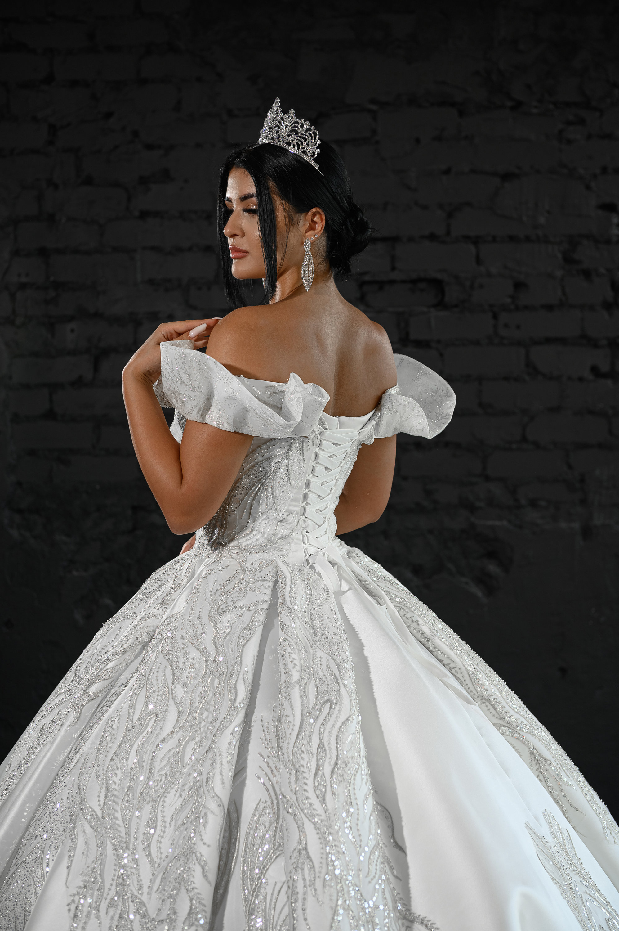 Glamorous Ball Gown Wedding Dresses V-Neck Art Deco-inspired Neck Off the Shoulder Lace Up Sequins Satin Court Gown Custom Made Plus Side Vestidos De 