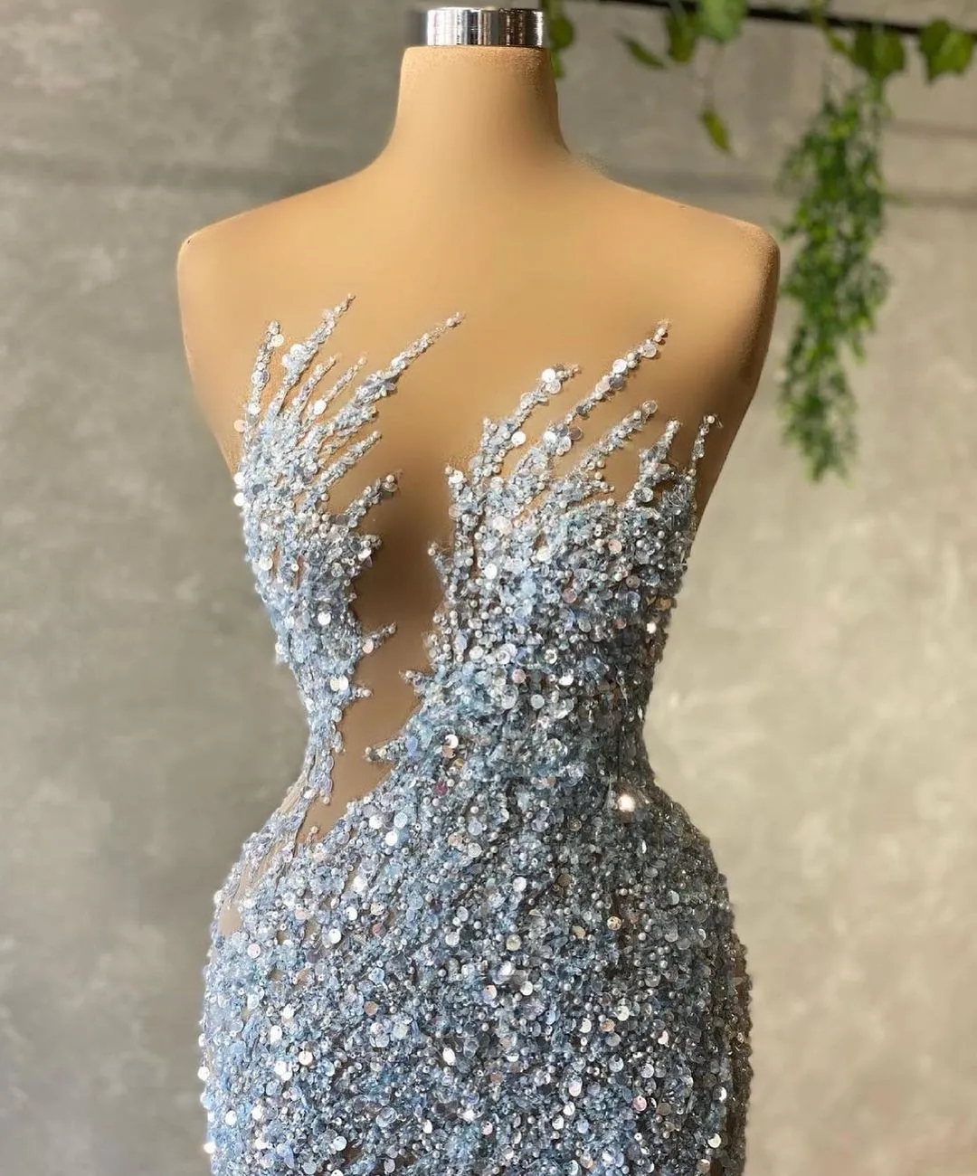 2024 Sparkly Blue Sequins Beaded Mermaid Prom Dresses Sexy Sheer Neck Plus Size Sweep Train Formal Evening Ocn Gowns New