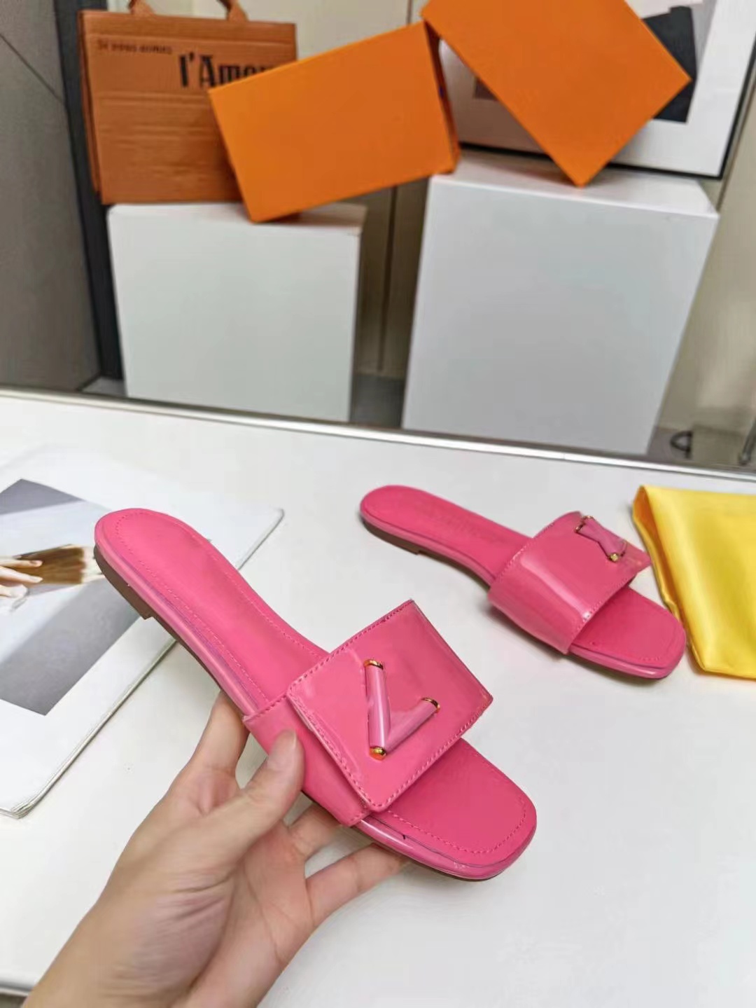 2023 Women's slide sandal with Interlocking G Designer Sandals platform Slide Mens Slippers Flip Flops Summer Shoes Fashion Wide Slipper with box 35-41
2023 Women's slide sandal with Interlocking G Designer Sandals platform Slide Mens Slippers Flip Flops Summer Shoes Fashion Wide Slipper with box 35-41