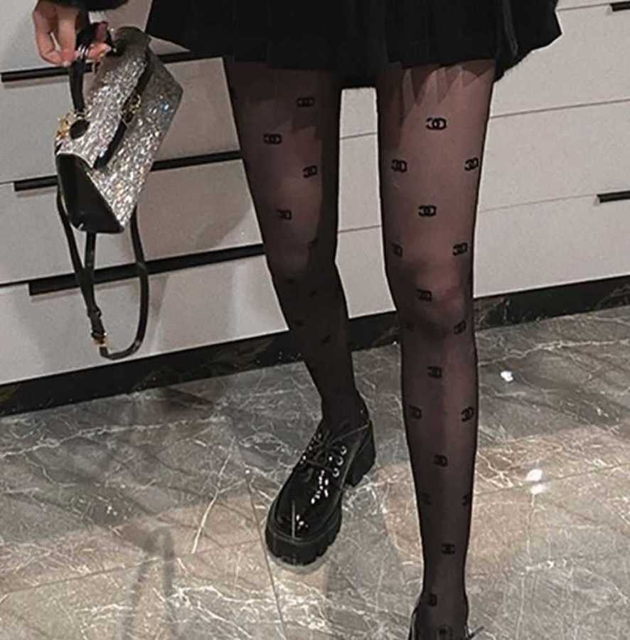Sexy Socks 23ss Designer Flocked Silk Channels Balencigas Women Stockings Net Red Ins Female Black Silks Letter Small Fragrance Base Stocking18n8
Sexy Socks 23ss Designer Flocked Silk Channels Balencigas Women Stockings Net Red Ins Female Black Silks Letter Small Fragrance Base Stocking18n8