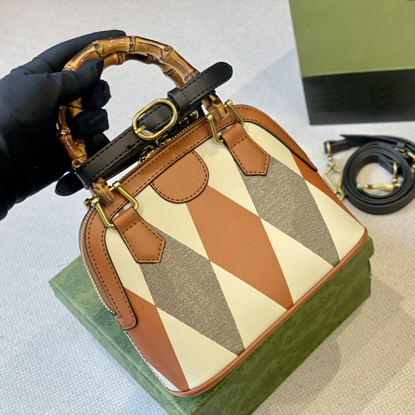 Fashionable Crossbody Bag: Ladies Designer Style Handbag with Bamboo Shell and Double Letter Pattern