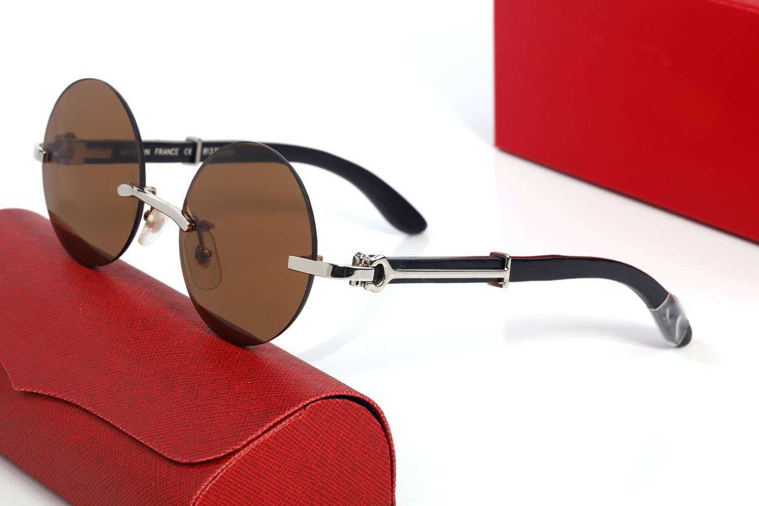 Luxury Mens Designer Sunglasses for Women Metal Gold Frame Round Transparent Lens Eyeglasses Eyewear Man Polarized Rimless Brand Buffalo good
Luxury Mens Designer Sunglasses for Women Metal Gold Frame Round Transparent Lens Eyeglasses Eyewear Man Polarized Rimless Brand Buffalo good