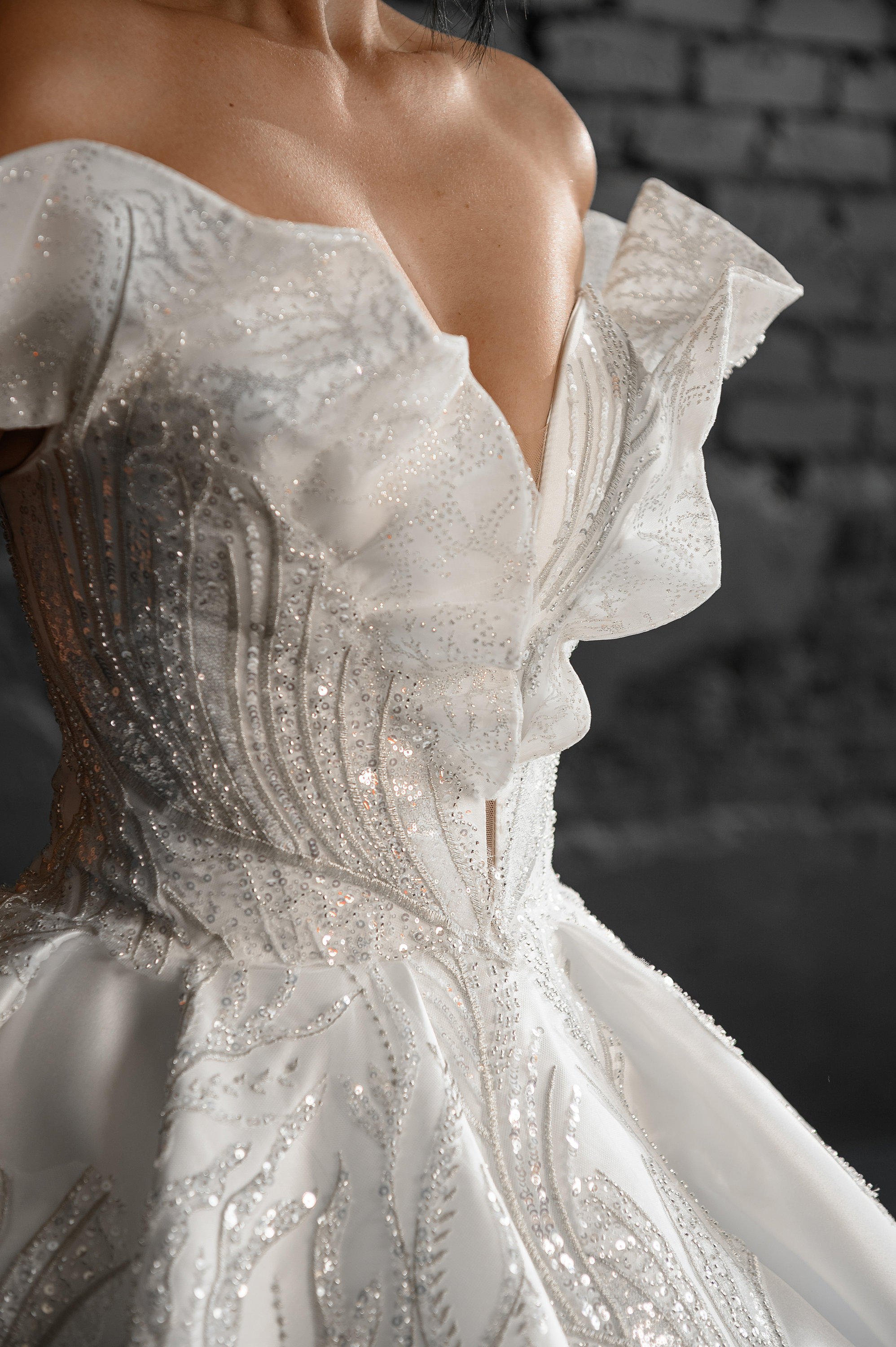 Glamorous Ball Gown Wedding Dresses V-Neck Art Deco-inspired Neck Off the Shoulder Lace Up Sequins Satin Court Gown Custom Made Plus Side Vestidos De 