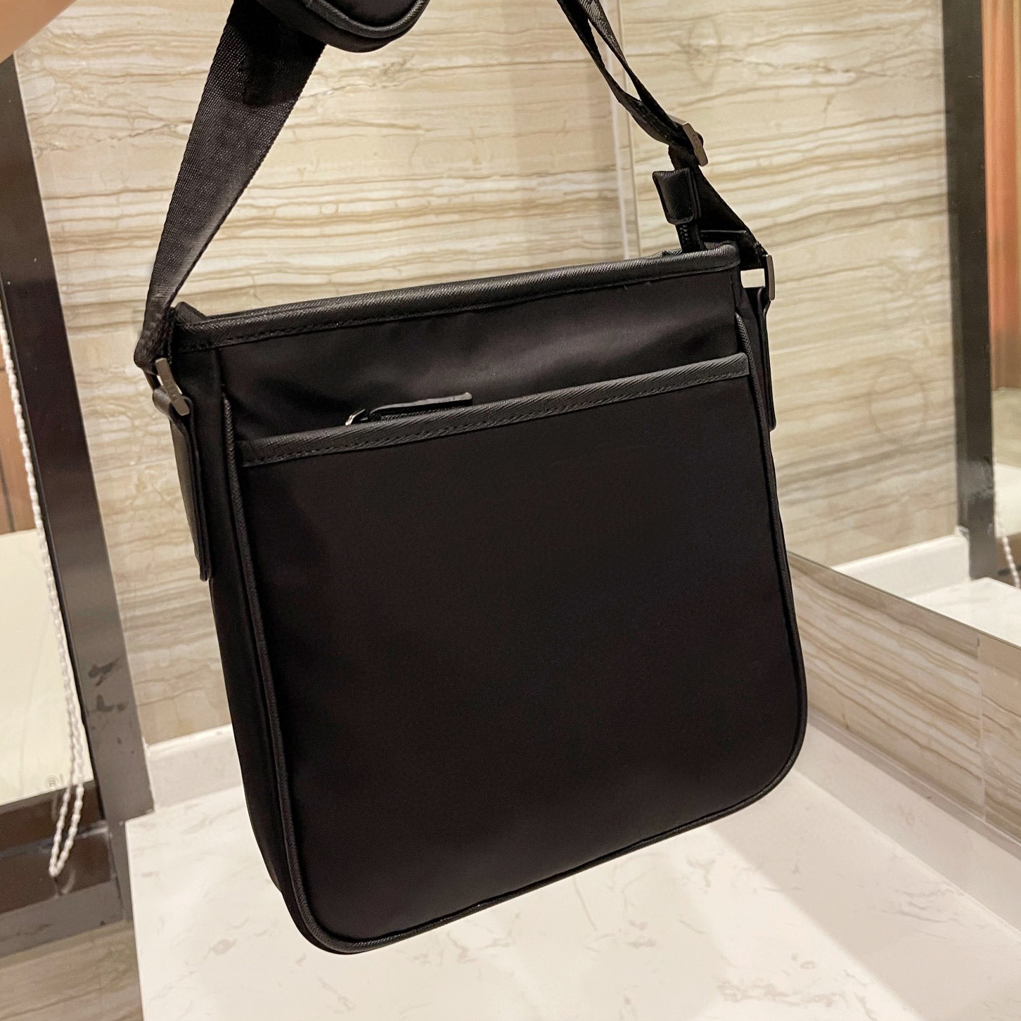 Luxury Desiners Men Waterproof Shoulder Bags Black Briefcase Bussiness OL Crossbody Hand Bag Fashion Famous Brand Cross Body Handbag Totes Male Messenger Purse Bag, Same as image color
Luxury Desiners Men Waterproof Shoulder Bags Black Briefcase Bussiness OL Crossbody Hand Bag Fashion Famous Brand Cross Body Handbag Totes Male Messenger Purse Bag, Same as image color
