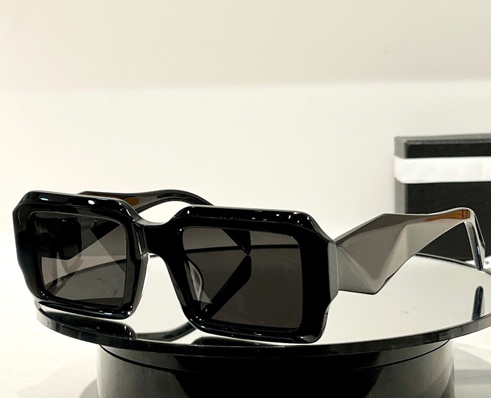 Design Square Sunglasses Shiny Black Grey Lens Men Women Sunnies Shades UV400 Eyewear with Box
Design Square Sunglasses Shiny Black Grey Lens Men Women Sunnies Shades UV400 Eyewear with Box