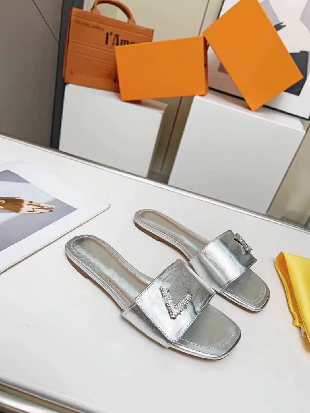 2023 Women's slide sandal with Interlocking G Designer Sandals platform Slide Mens Slippers Flip Flops Summer Shoes Fashion Wide Slipper with box 35-42
2023 Women's slide sandal with Interlocking G Designer Sandals platform Slide Mens Slippers Flip Flops Summer Shoes Fashion Wide Slipper with box 35-42