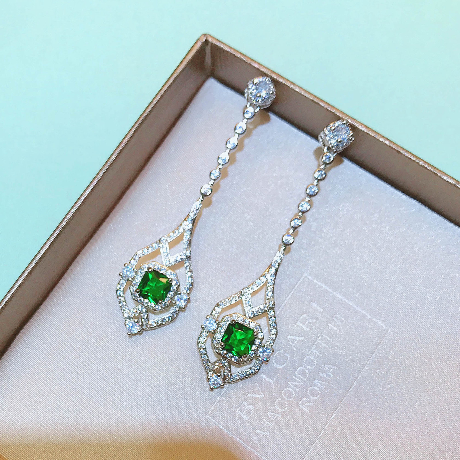 Charm RUZZALLATI Vintage Antique Lab Emerald Jewelry Silver Color Hollow Design Long Drop Earring for Women Dangler Gift 230105