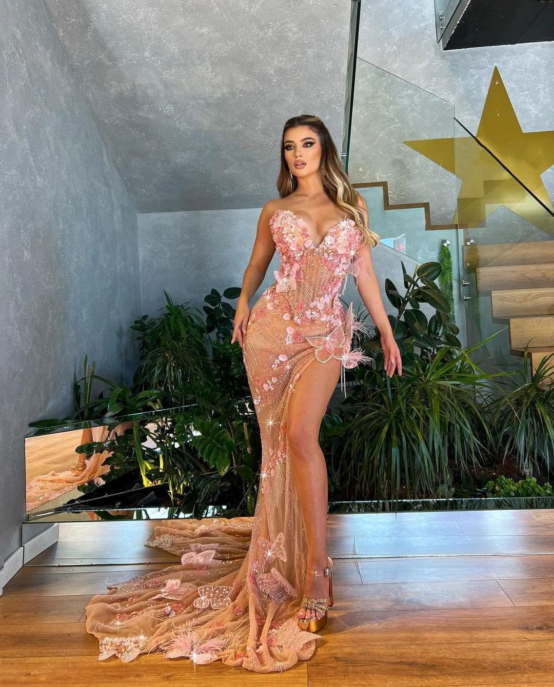 Pink Evening Dresses Sleeveless V Neck Hollow 3D Lace Butterfly Appliques Sequins Beaded Sparkly Side Slit Floor Length Celebrity Plus Size Prom Gowns