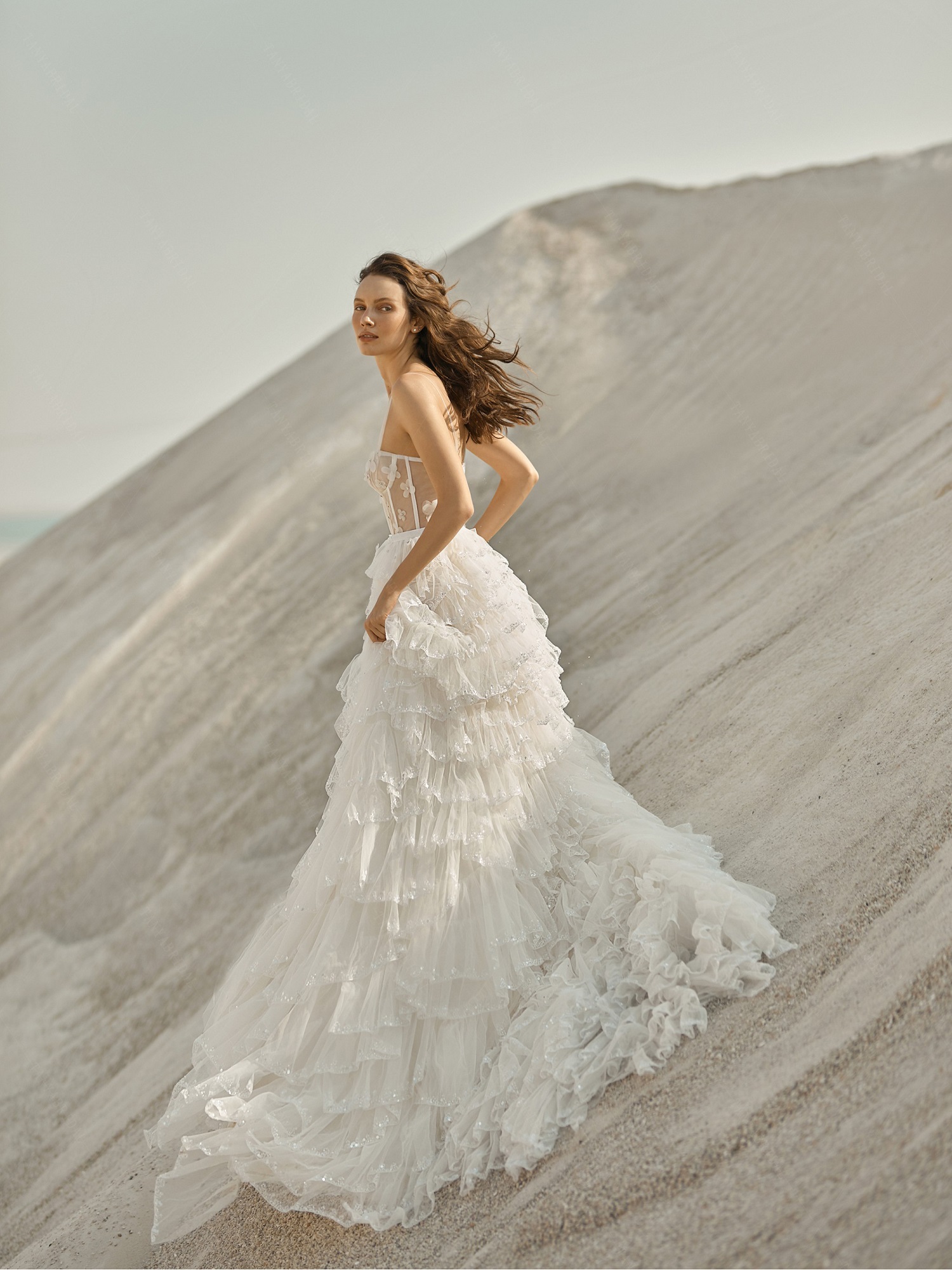 Dreamy Beauty princess a-line Wedding Dresses Tired Skirts Luxury Beads Edge Boho Beach boning top Bridal Gowns Chic