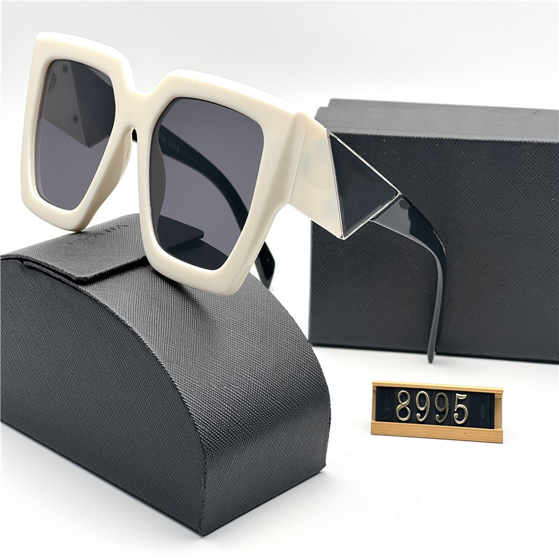 Designer Sunglasses Luxury Eyewear Unlimited Beach Outdoor Shades Sunglasses Women And Men Protection Sun Glasses Fashion Classic Lady Mirrors for Mens 8995
Designer Sunglasses Luxury Eyewear Unlimited Beach Outdoor Shades Sunglasses Women And Men Protection Sun Glasses Fashion Classic Lady Mirrors for Mens 8995