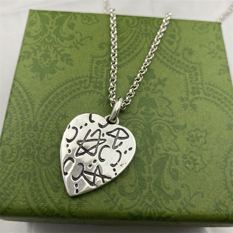 Dainty ghost necklace long pendant designer necklaces love heart charm chain vintage silver color luxury skull engraved letter women mens simple necklace
Dainty ghost necklace long pendant designer necklaces love heart charm chain vintage silver color luxury skull engraved letter women mens simple necklace