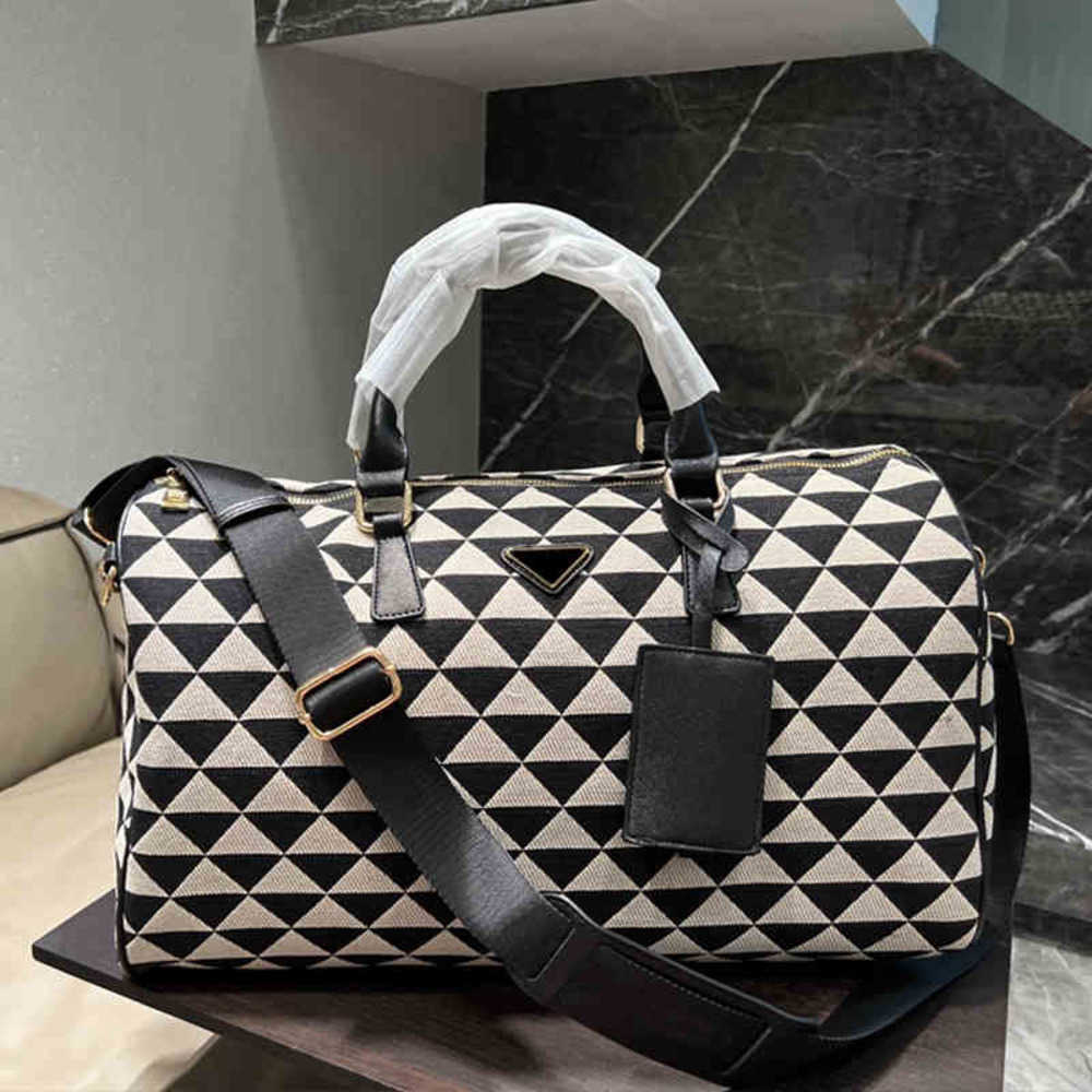 Pbag Triangle logo Duffle Bags Travel Bag Luggage Duffles Bag Women Handbags Travelling Ladies Fashion Classic Large Capacity Laggages Handbag, Pcf01 44*24cm
Pbag Triangle logo Duffle Bags Travel Bag Luggage Duffles Bag Women Handbags Travelling Ladies Fashion Classic Large Capacity Laggages Handbag, Pcf01 44*24cm