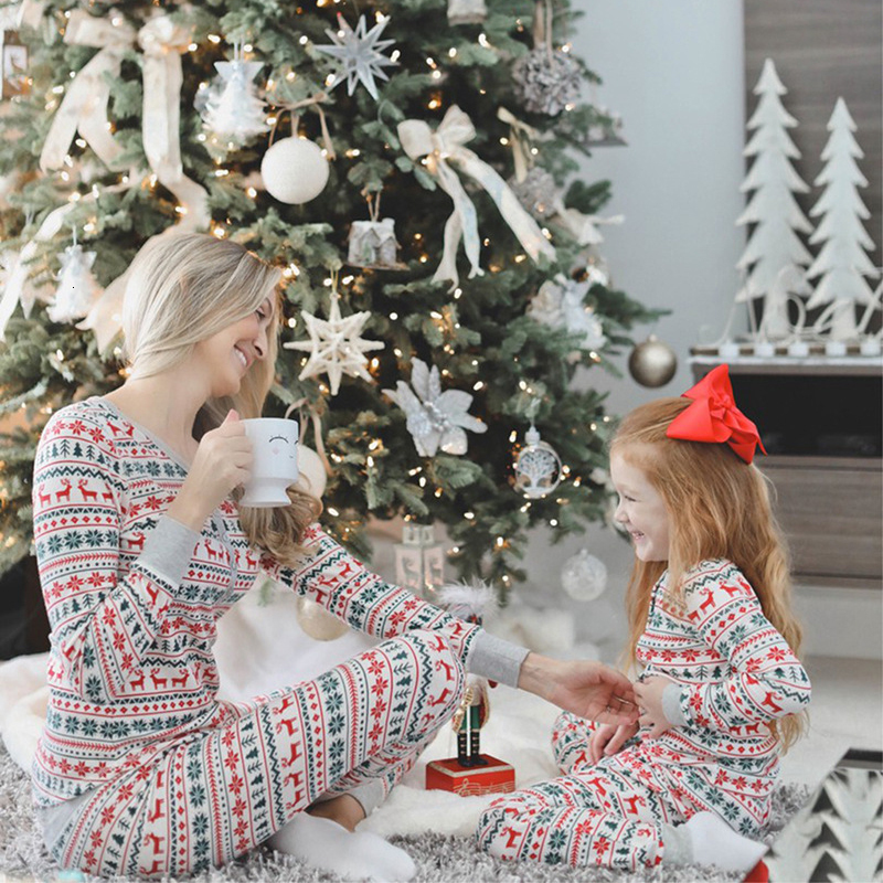 Clothing Sets Couples Fashion Family Christmas Pajamas Look Outfits Mother Kids Year Father Daughter Son Colthes 230105