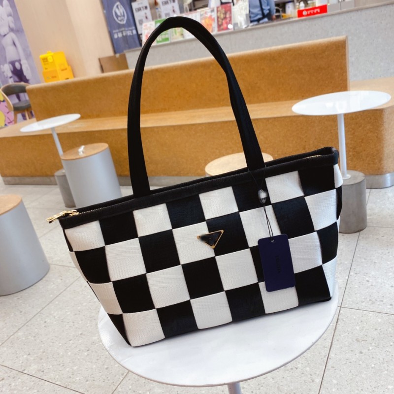 Designer Weave Handbag Classical Triangle label Tote Crossbody bag keychain wallet Banquet Shopping Wedding Leisure Business Package, Clear
Designer Weave Handbag Classical Triangle label Tote Crossbody bag keychain wallet Banquet Shopping Wedding Leisure Business Package, Clear