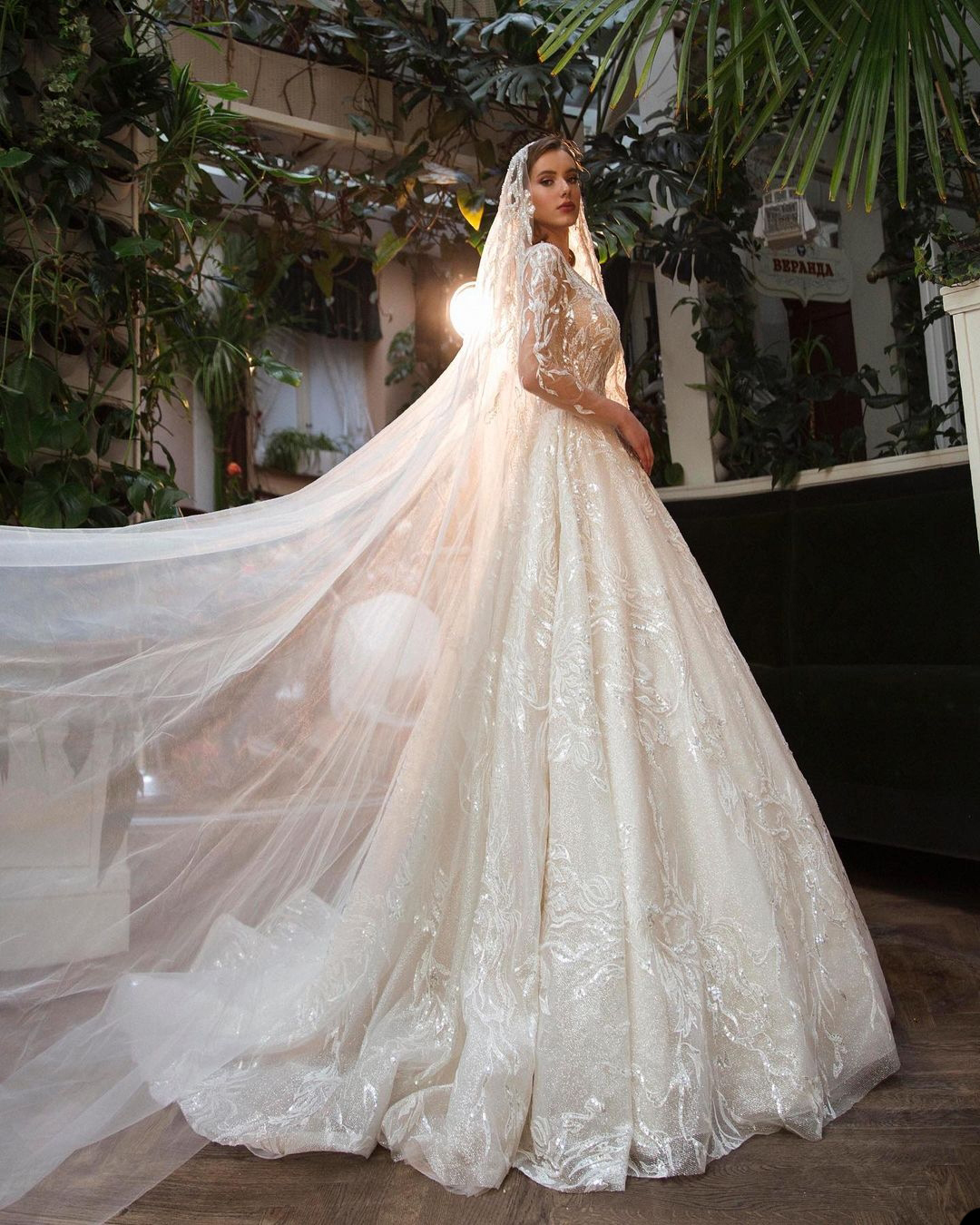 Elegant A-line Wedding Dresses Bateau Long Sleeves with Applicant and Sequins High Waist Court Gown Custom Made Plus Size Bridal Dress Vestidos De Nov