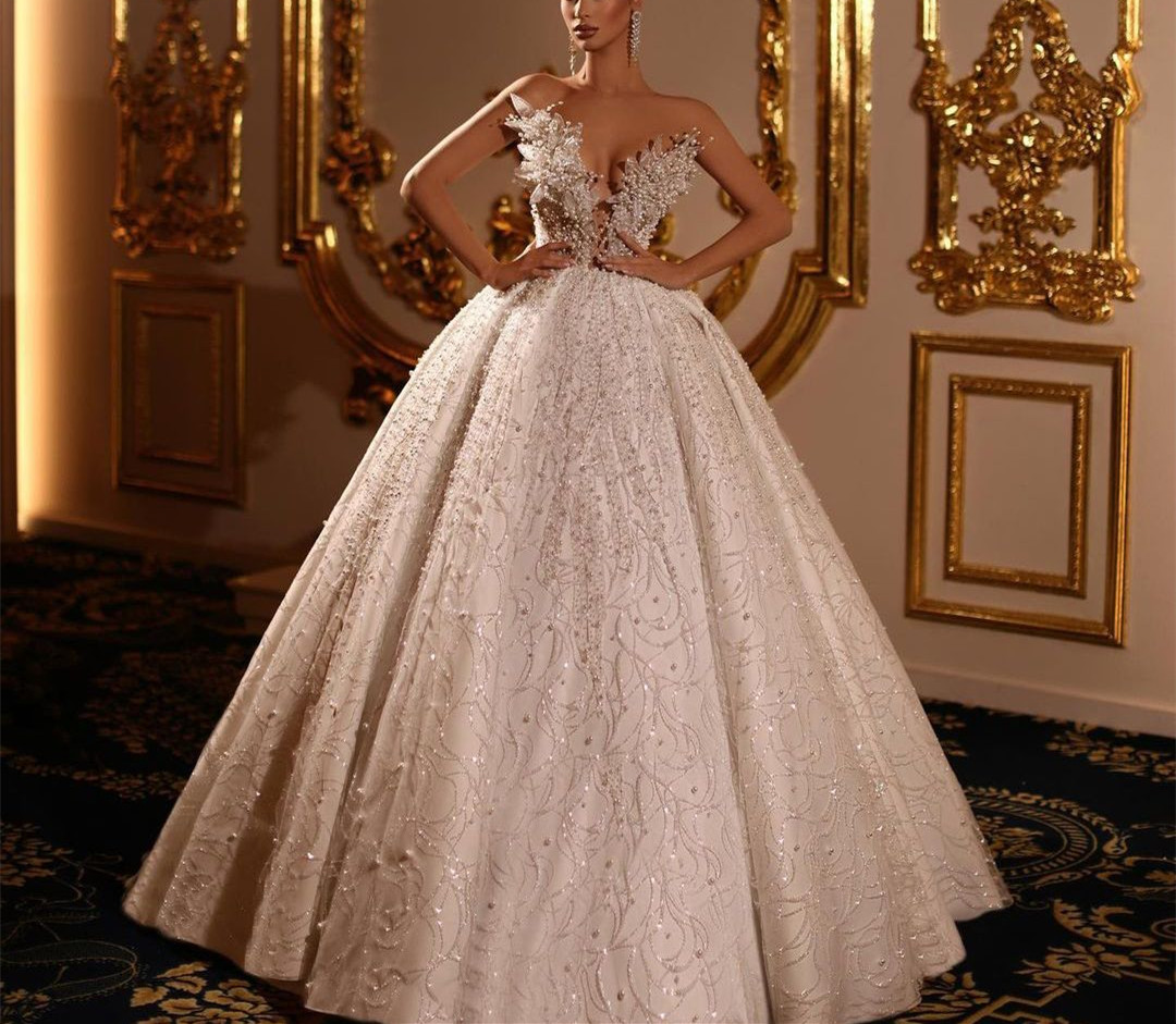 Exquisite Ball Gown Wedding Dresses V Neck Sleeveless Pearls Beaded Applique Sequins 3D Lace Ruffles Celebrity Sparkly Plus Size Formal Bridal Gowns C