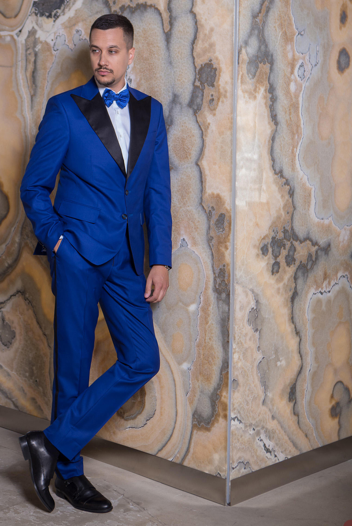 Gentleman Royal Blue Wedding Tuxedos 2 Pieces Black Peaked Lapel Outfits Wedding Pants Sets Business Formal Wear