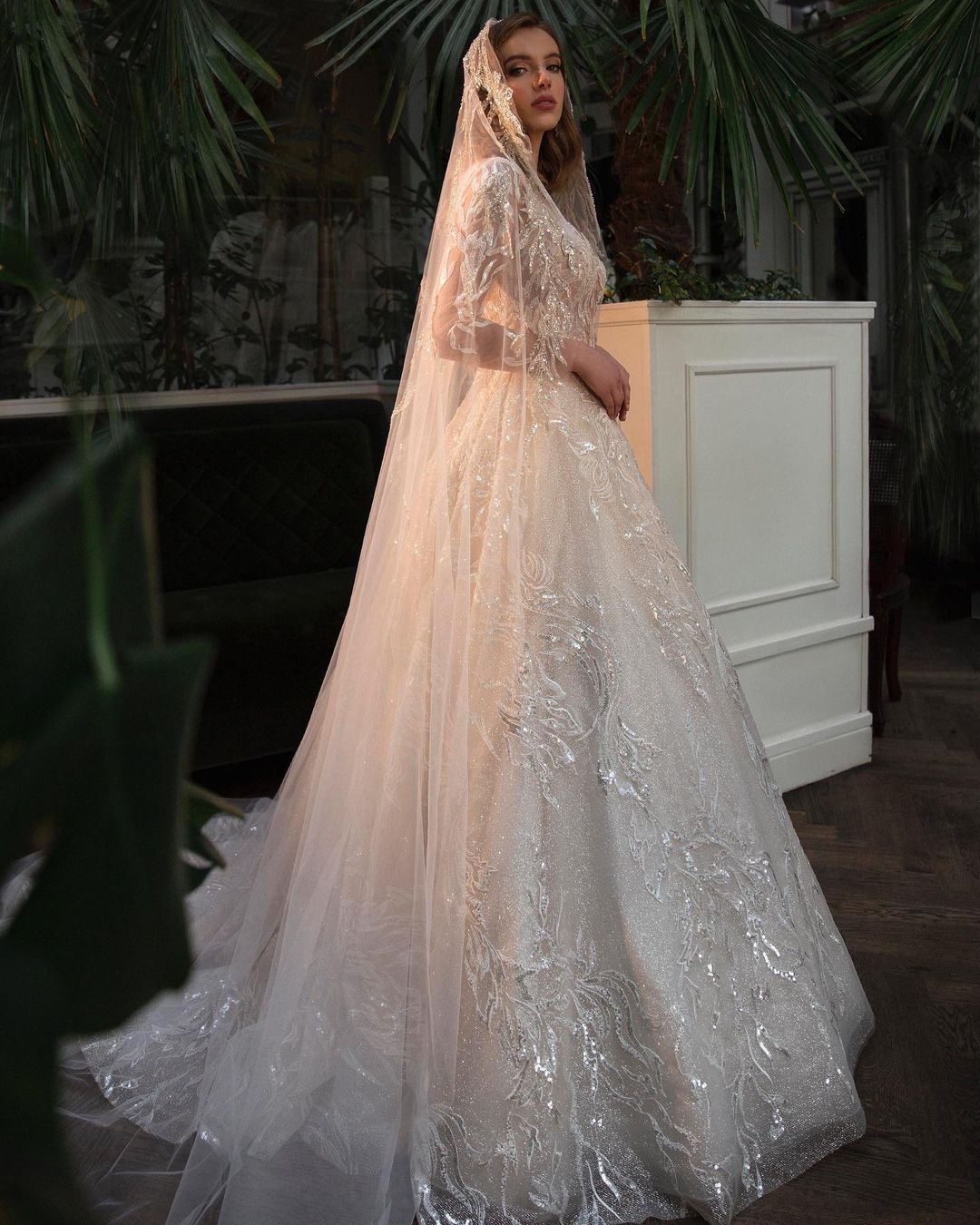 Elegant A-line Wedding Dresses Bateau Long Sleeves with Applicant and Sequins High Waist Court Gown Custom Made Plus Size Bridal Dress Vestidos De Nov