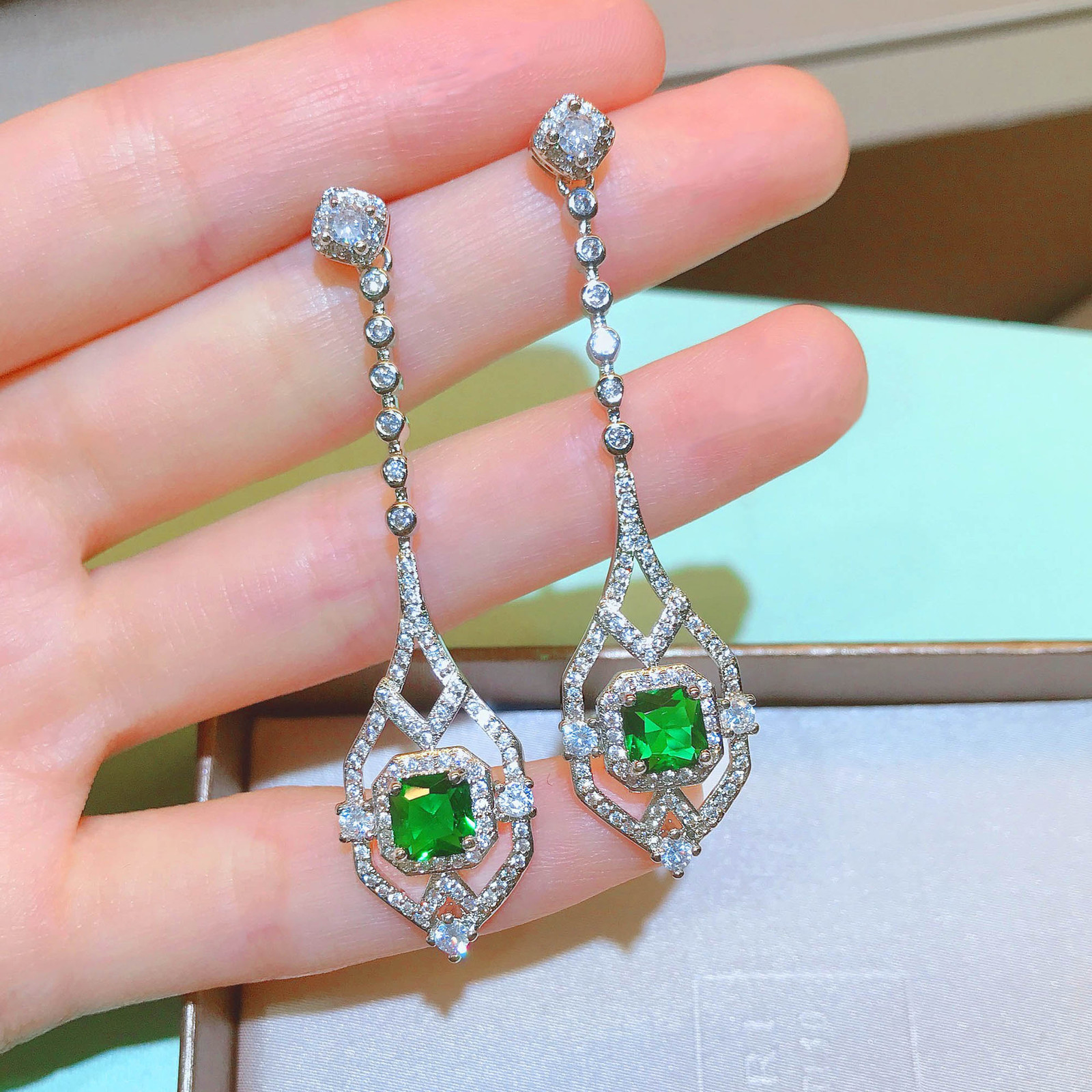 Charm RUZZALLATI Vintage Antique Lab Emerald Jewelry Silver Color Hollow Design Long Drop Earring for Women Dangler Gift 230105