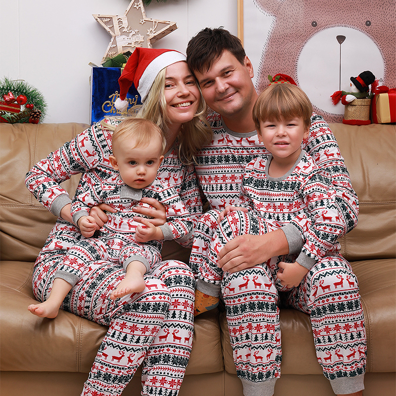 Clothing Sets Couples Fashion Family Christmas Pajamas Look Outfits Mother Kids Year Father Daughter Son Colthes 230105