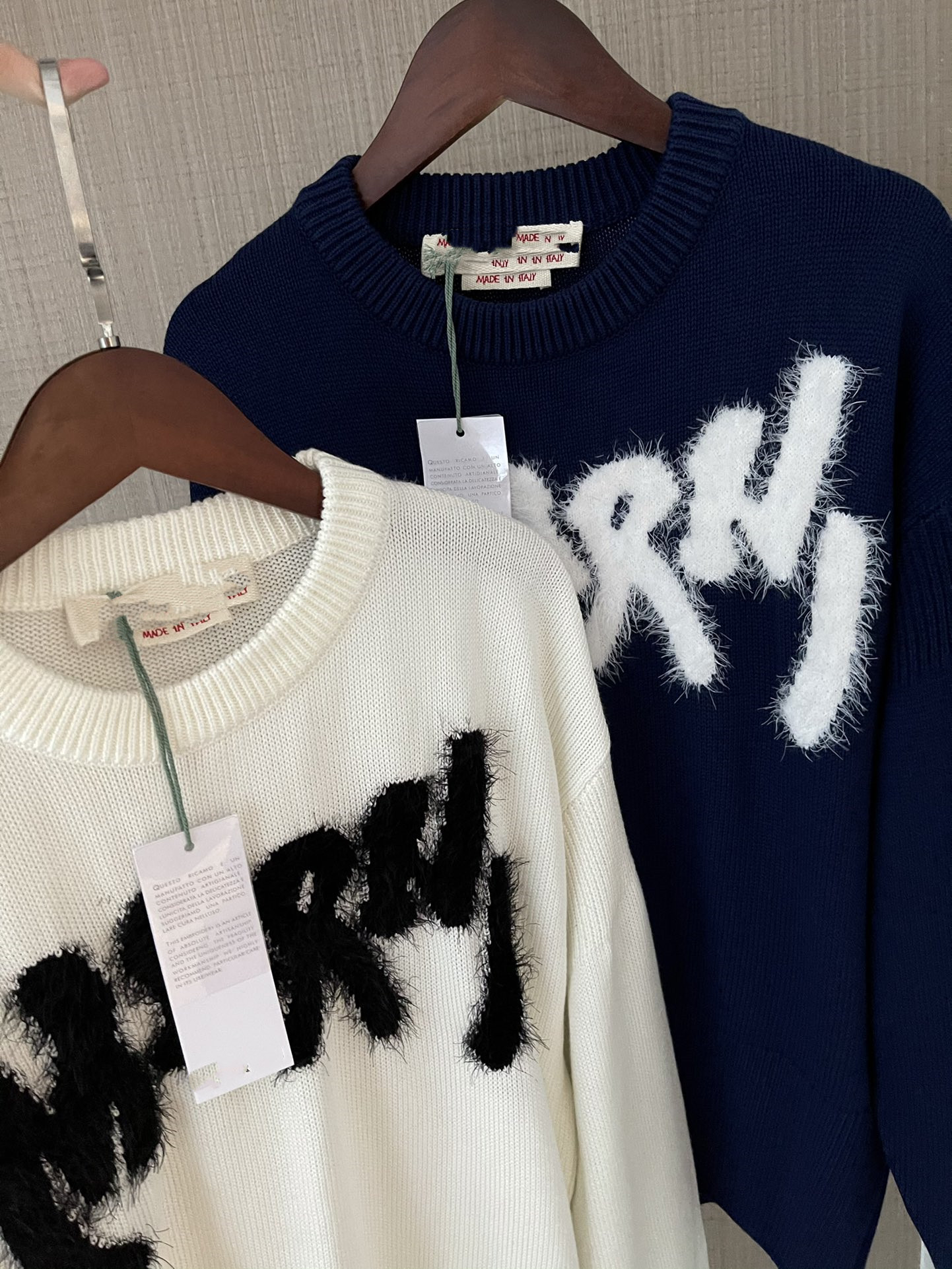Women' Sweaters European designer is the new three-dimensional logo sweater in autumn and winter, Ivory
Women' Sweaters European designer is the new three-dimensional logo sweater in autumn and winter, Ivory