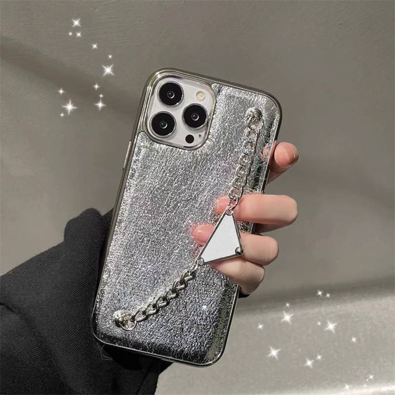 Designers Fitted Phone Cases For IPhone 14 13 12 Pro Max 11 Water Resistant Case With Chain Luxurys Portable Phone Cases, Black
Designers Fitted Phone Cases For IPhone 14 13 12 Pro Max 11 Water Resistant Case With Chain Luxurys Portable Phone Cases, Black