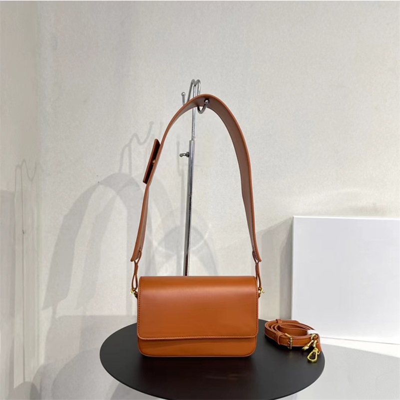 Newest Stlye Famous wide straps underarm bag messenger fashion single shoulder bag double shoulder strap size 20-13-5 with box
Newest Stlye Famous wide straps underarm bag messenger fashion single shoulder bag double shoulder strap size 20-13-5 with box
