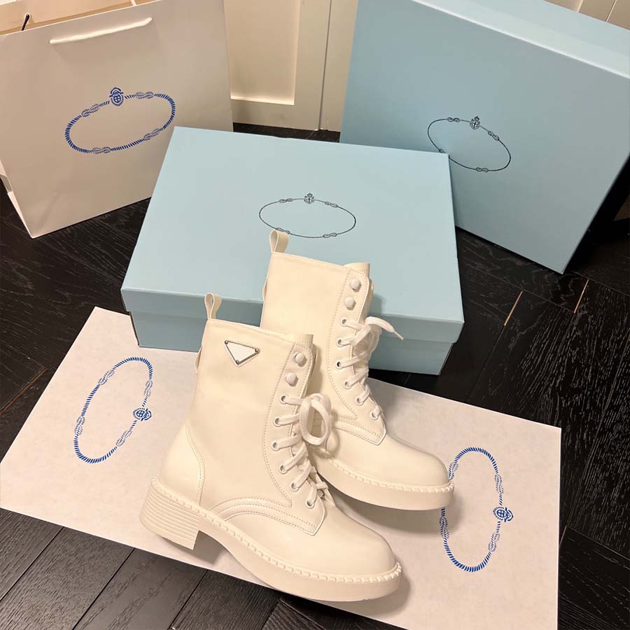 Luxurys Martin Boots 2023 Chelsea Designer Motorcycle punkelegant Retro Triangle black White Boot Shoes Casual female short boots
Luxurys Martin Boots 2023 Chelsea Designer Motorcycle punkelegant Retro Triangle black White Boot Shoes Casual female short boots