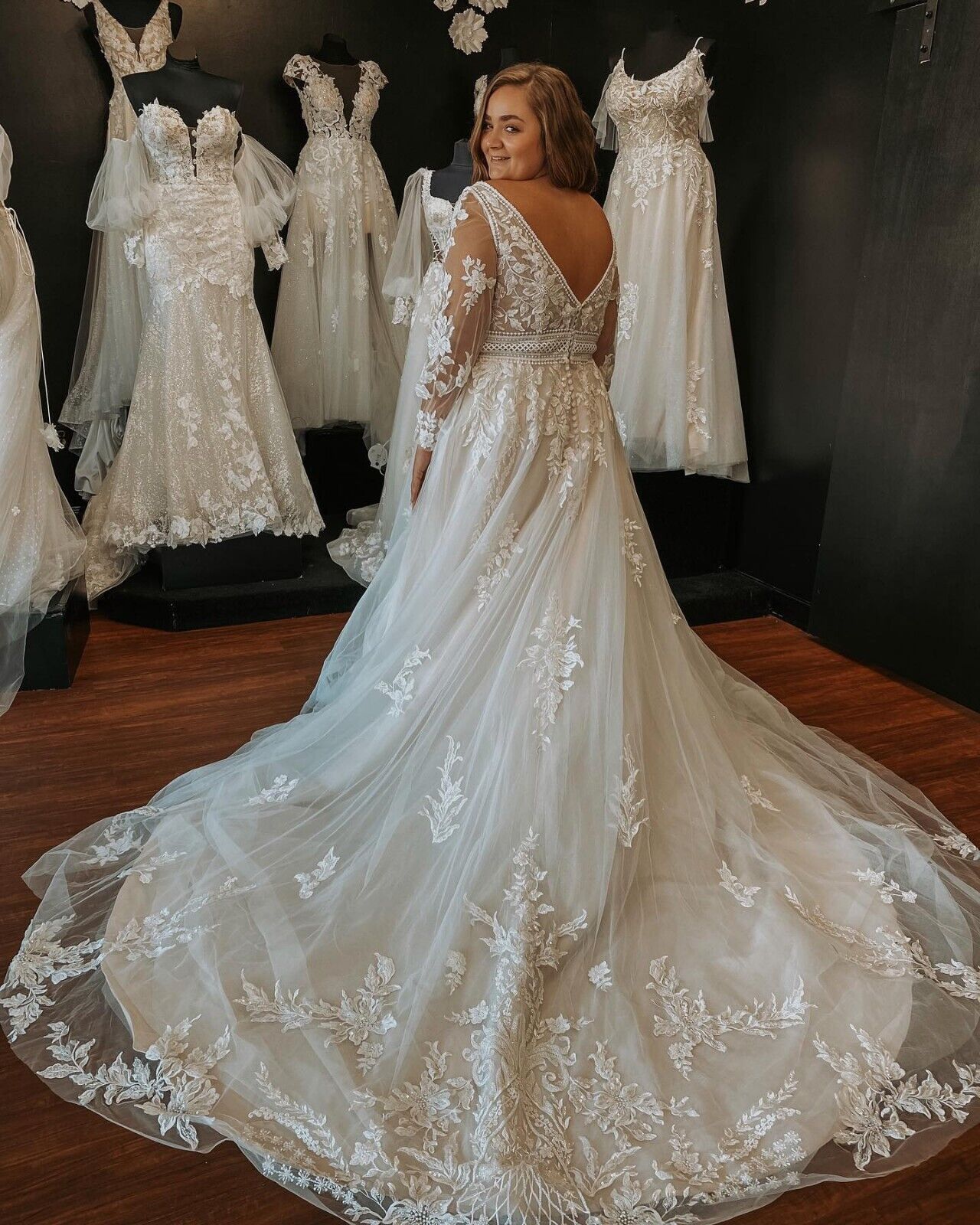 Plus Size Princess A-Line Wedding Dresses with Long Sleeve 2023 Lace Applique Floral Cathedral Train County Boho Bridal Gowns Vestidos de novia