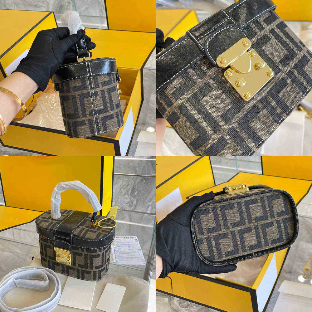 Makeup Bags Toiletry Bags Wash Bag Pouch Women Cosmetic Ladies Purses Letter Pattern Solid Color Leather Fashion All-match Fresh Daily, Extra cost ship nothing
Makeup Bags Toiletry Bags Wash Bag Pouch Women Cosmetic Ladies Purses Letter Pattern Solid Color Leather Fashion All-match Fresh Daily, Extra cost ship nothing