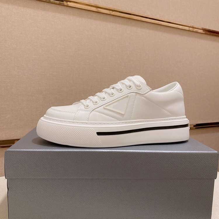 Men's shoes Fashion casual sports shoes thick soled with high triangular and low top board shoes
Men's shoes Fashion casual sports shoes thick soled with high triangular and low top board shoes