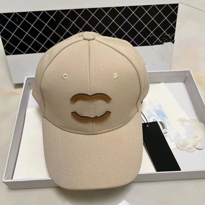 Designer Brand Men's Baseball Hat Women's Spring and Summer New Embroidery C-Letter Fashion Trend Versatile Retro Sun visor
Designer Brand Men's Baseball Hat Women's Spring and Summer New Embroidery C-Letter Fashion Trend Versatile Retro Sun visor