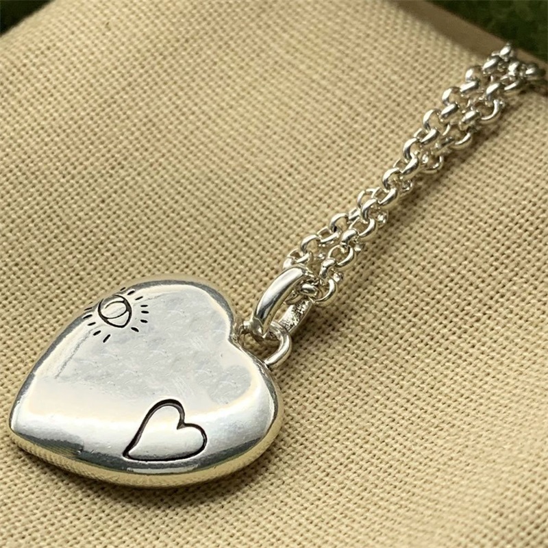 Plated silver necklace designer have charm decoration sweater chain heart pendant necklace valentines day luxury love necklaces hypoallergenic mens necklaces
Plated silver necklace designer have charm decoration sweater chain heart pendant necklace valentines day luxury love necklaces hypoallergenic mens necklaces