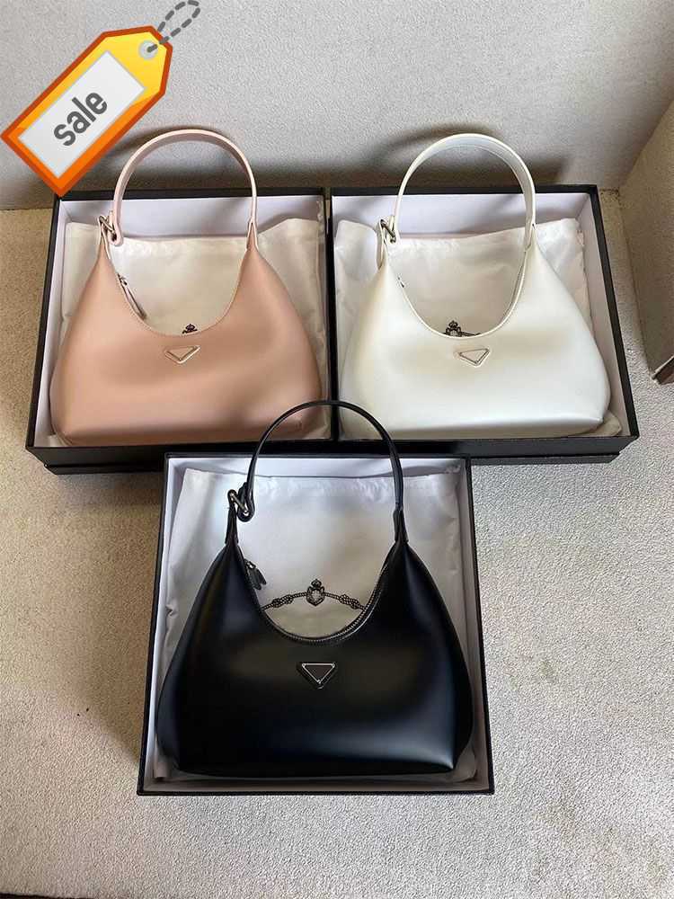 Brand Designer Cross-body Bags Single Shoulder Bag Handbag 2023 New Fashion Texture Leather Mini Exquisite Crescent bag Gift Box Packaging Factory Direct Sales, Black logo version
Brand Designer Cross-body Bags Single Shoulder Bag Handbag 2023 New Fashion Texture Leather Mini Exquisite Crescent bag Gift Box Packaging Factory Direct Sales, Black logo version
