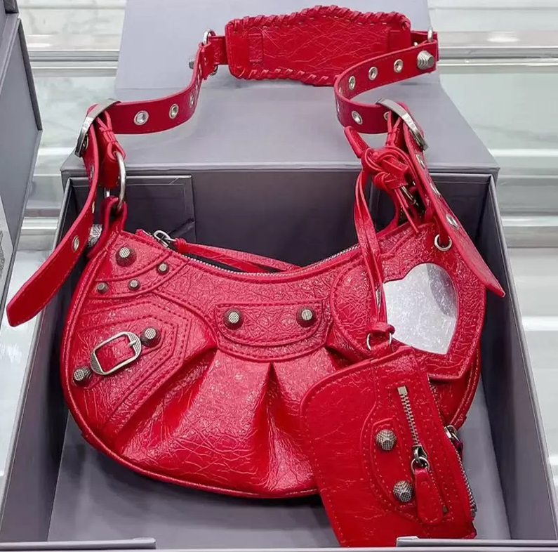 2023 new designer Balen bag motorcycle luxury fashion messenger bag pink mini crocodile black silver red white
2023 new designer Balen bag motorcycle luxury fashion messenger bag pink mini crocodile black silver red white