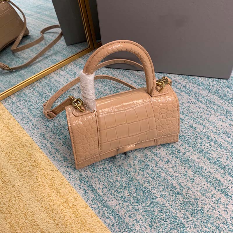 AAAAA Fashion Hourglass bag Shoulder Luxurys Designer Bags metal chain gold silver women Handbag Genuine Leather bag Flip cover diagonal Messenger Crossbody, Camel1
AAAAA Fashion Hourglass bag Shoulder Luxurys Designer Bags metal chain gold silver women Handbag Genuine Leather bag Flip cover diagonal Messenger Crossbody, Camel1