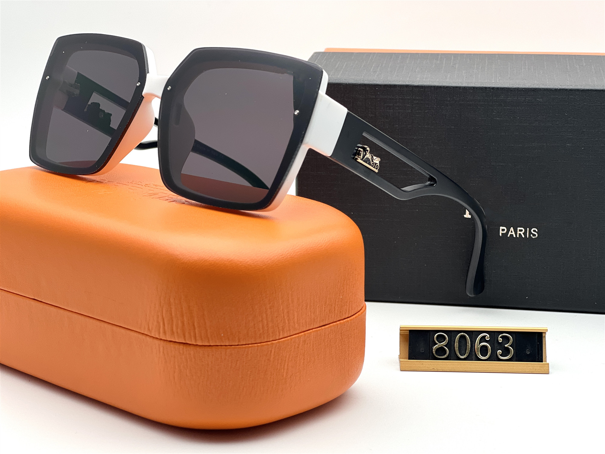 2023 Designer Sunglasses Luxury Eyewear Unlimited Beach Outdoor Shades Sunglasses Women And Men Protection Sun Glasses Fashion Classic Lady Mirrors for Mens 8063
2023 Designer Sunglasses Luxury Eyewear Unlimited Beach Outdoor Shades Sunglasses Women And Men Protection Sun Glasses Fashion Classic Lady Mirrors for Mens 8063