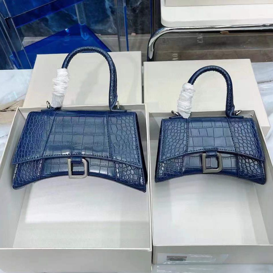 Lady Tote Bag Fashion designer Handbags Women Handbag Shoulder Straddle Half Moon Luxury Leather Classic Retro Wallet Handle Square gift, 01
Lady Tote Bag Fashion designer Handbags Women Handbag Shoulder Straddle Half Moon Luxury Leather Classic Retro Wallet Handle Square gift, 01