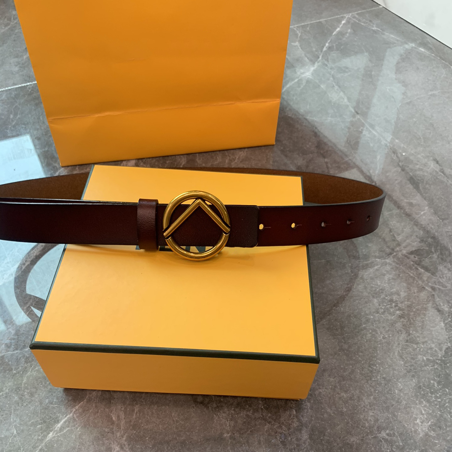 Luxurys designers belts fashion designer belt trend letter with women and men leisure retro decoration pin buckle accessories 2.8 wide versatile good, 2.8cm wide
Luxurys designers belts fashion designer belt trend letter with women and men leisure retro decoration pin buckle accessories 2.8 wide versatile good, 2.8cm wide