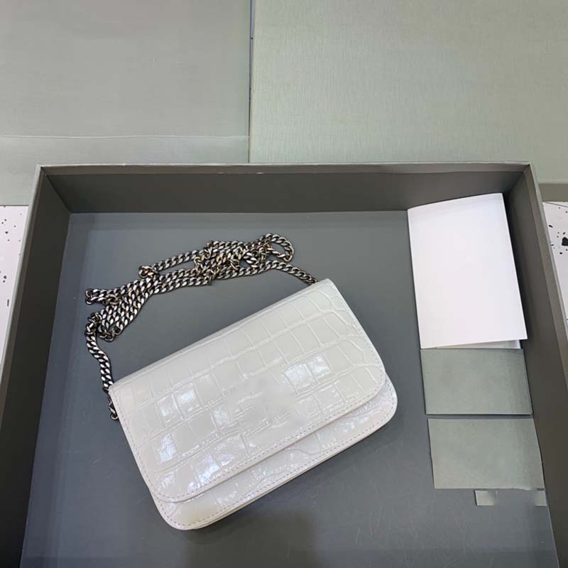 Fashion women Luxurys Crossbody bag famous classical designer lady Cross Body Bags Handbag female Satchel Purse gold silver chain Leather Generous temperament, Black1
Fashion women Luxurys Crossbody bag famous classical designer lady Cross Body Bags Handbag female Satchel Purse gold silver chain Leather Generous temperament, Black1