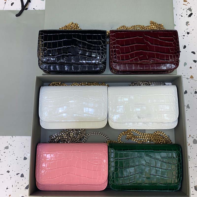 AAAAA Fashion Designer ladies Bag Women Shoulder Handbag Purse Genuine Leather cross body chain Smooth glossy surface Versatile woman exclusive evening bag, Black1
AAAAA Fashion Designer ladies Bag Women Shoulder Handbag Purse Genuine Leather cross body chain Smooth glossy surface Versatile woman exclusive evening bag, Black1