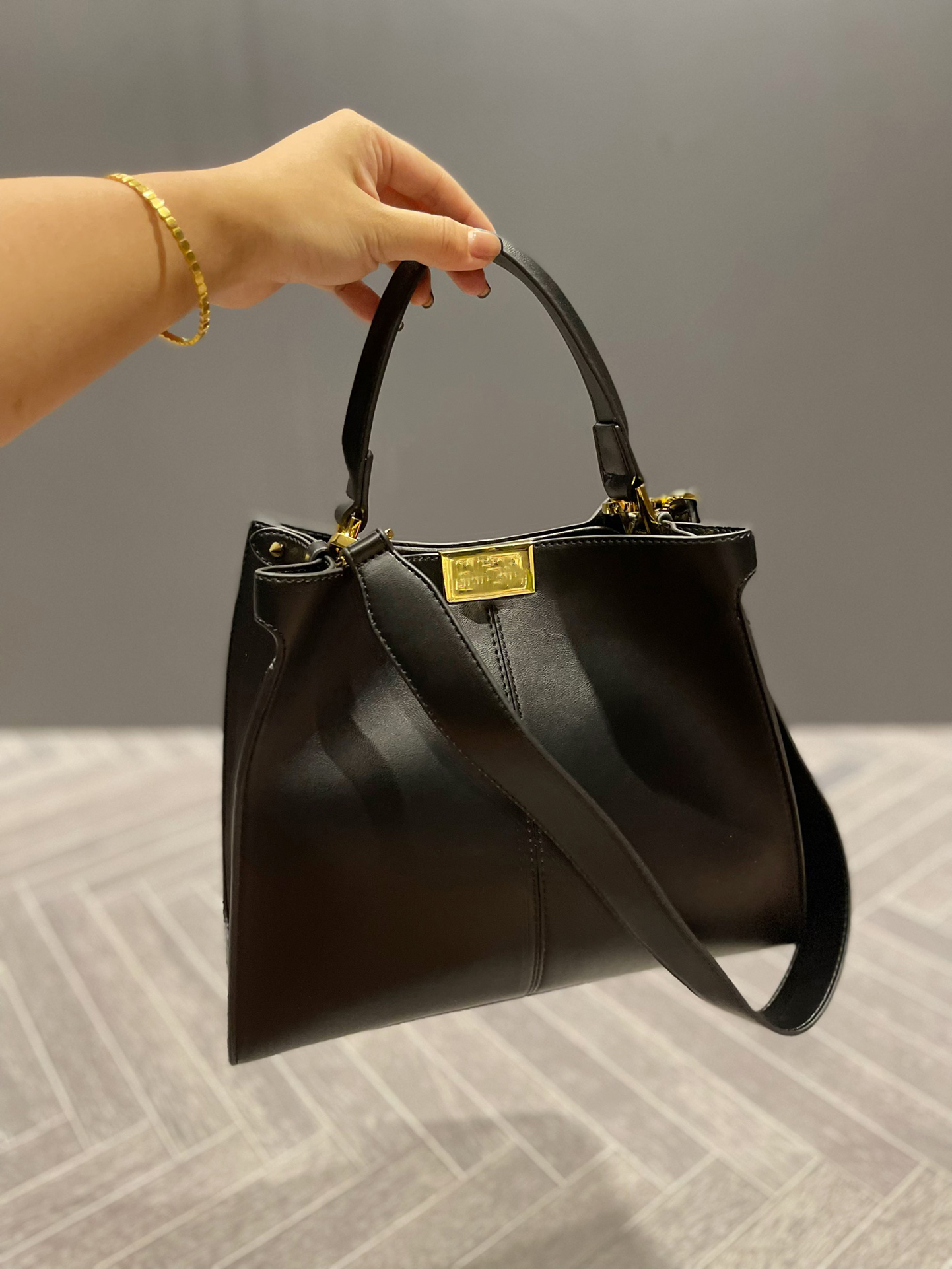 Fen-bag-di Italy boston tote Women Travel bag Classic Style Fashion bags Shoulder Lady Totes handbags With dust bag, #1
Fen-bag-di Italy boston tote Women Travel bag Classic Style Fashion bags Shoulder Lady Totes handbags With dust bag, #1