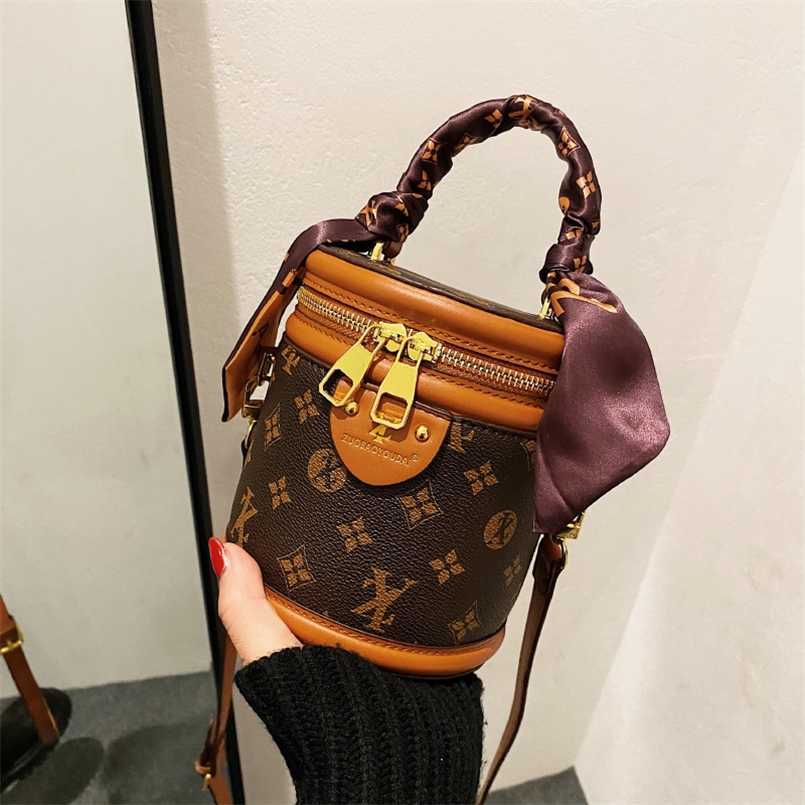 Small women's 2023 new fashion printed Portable Single Shoulder Messenger Bag small round bag 50% Off wholesale store, Black9
Small women's 2023 new fashion printed Portable Single Shoulder Messenger Bag small round bag 50% Off wholesale store, Black9