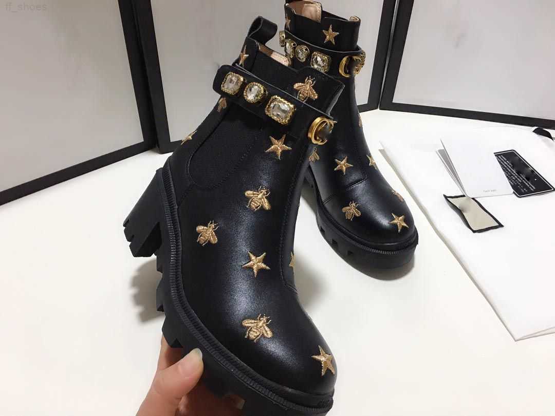 2023 New Graphy Martin Boots Black open brim beaded leather fabric with gold metal accessories eyelets zipper fashionable avant-garde 35-42
2023 New Graphy Martin Boots Black open brim beaded leather fabric with gold metal accessories eyelets zipper fashionable avant-garde 35-42