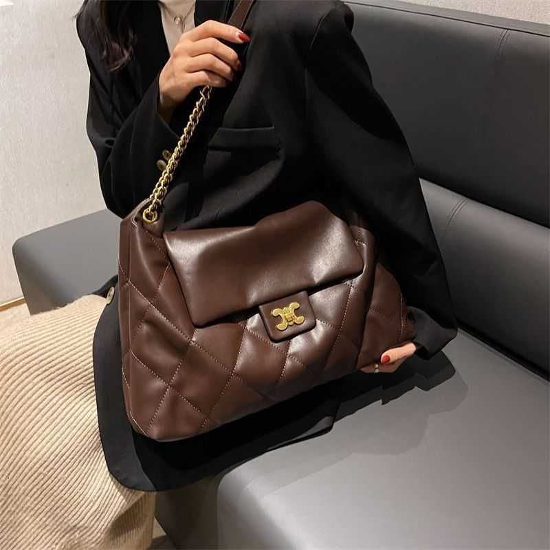 Handbag Clearance Wholesale Popular Little Fragrant Rhombic Shoulder Bag Women's 2023 New Red Fashion Embroidery Versatile Underarm, Black
Handbag Clearance Wholesale Popular Little Fragrant Rhombic Shoulder Bag Women's 2023 New Red Fashion Embroidery Versatile Underarm, Black