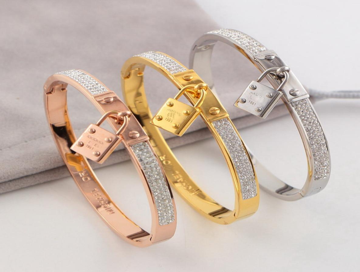 Classic Titanium steel lock pendant women bangle M K letters Micro inlays diamonds Bracelet Birthday Christmas lover Gift designer5788542
Classic Titanium steel lock pendant women bangle M K letters Micro inlays diamonds Bracelet Birthday Christmas lover Gift designer5788542