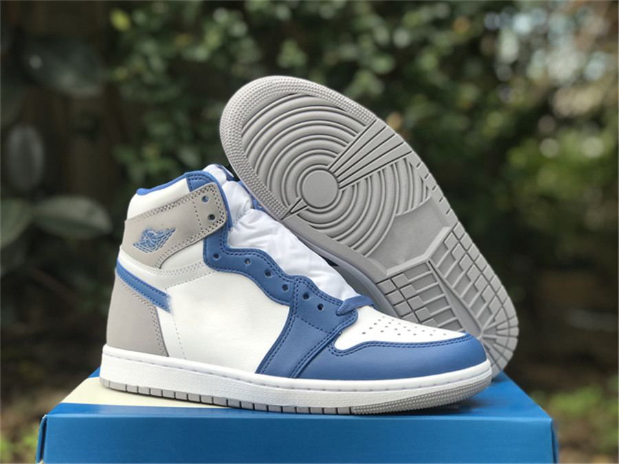 2023 Authentic 1 High OG True Blue Outdoor Shoes Men Women White Cement Grey Lost And Found Grey Muslin Black Mid University Blue Sports Sneakers With Box
2023 Authentic 1 High OG True Blue Outdoor Shoes Men Women White Cement Grey Lost And Found Grey Muslin Black Mid University Blue Sports Sneakers With Box