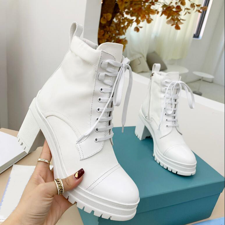 Luxury Designer Brushed Leather And Nylon Laced Fabric Boots Monolith Mini Bag Lug Sole Combat Women Ankle Biker Australia Platform Heels Winter Sneakers Size 35-41
Luxury Designer Brushed Leather And Nylon Laced Fabric Boots Monolith Mini Bag Lug Sole Combat Women Ankle Biker Australia Platform Heels Winter Sneakers Size 35-41