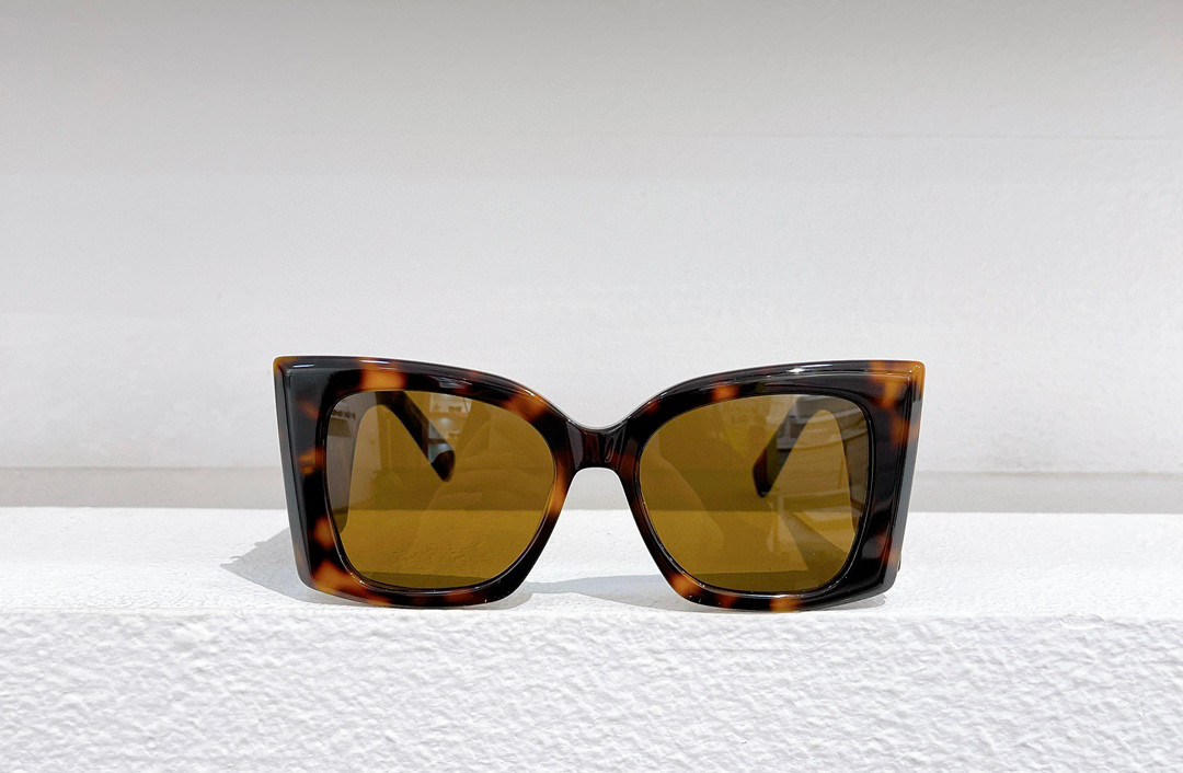 Womens Sunglasses For Women Men Sun Glasses Mens Fashion Style Protects Eyes UV400 Lens With Random Box And Case M119 00
Womens Sunglasses For Women Men Sun Glasses Mens Fashion Style Protects Eyes UV400 Lens With Random Box And Case M119 00